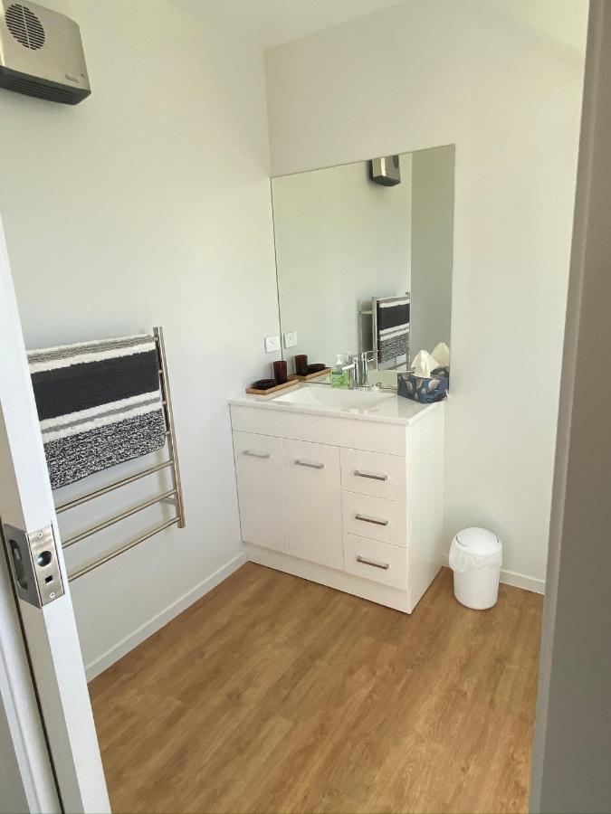 Central Retreat And Self Contained With Free Wifi Cromwell Esterno foto